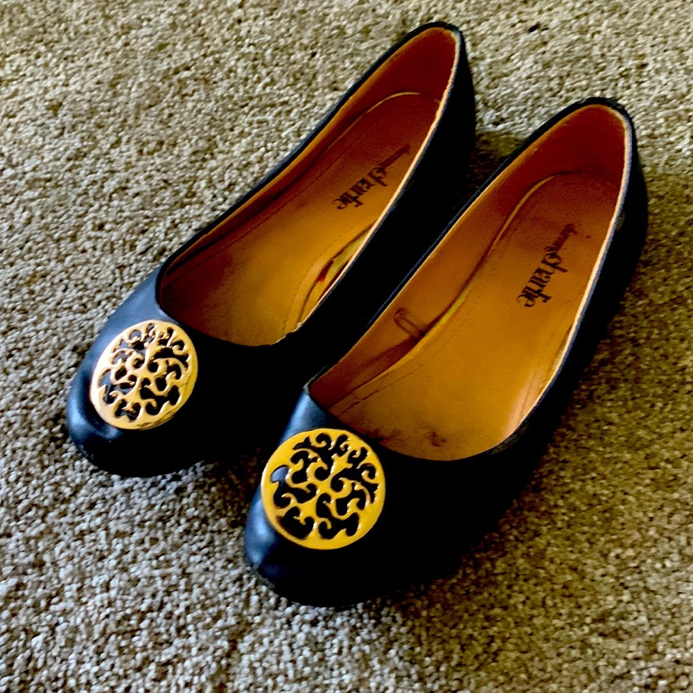 Charming Charlie cute flats with gold design